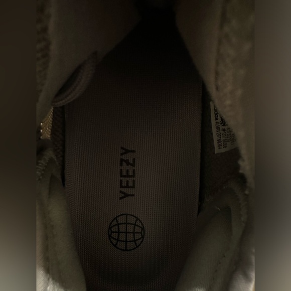 Yeezy 350 Boost - Picture 3 of 5